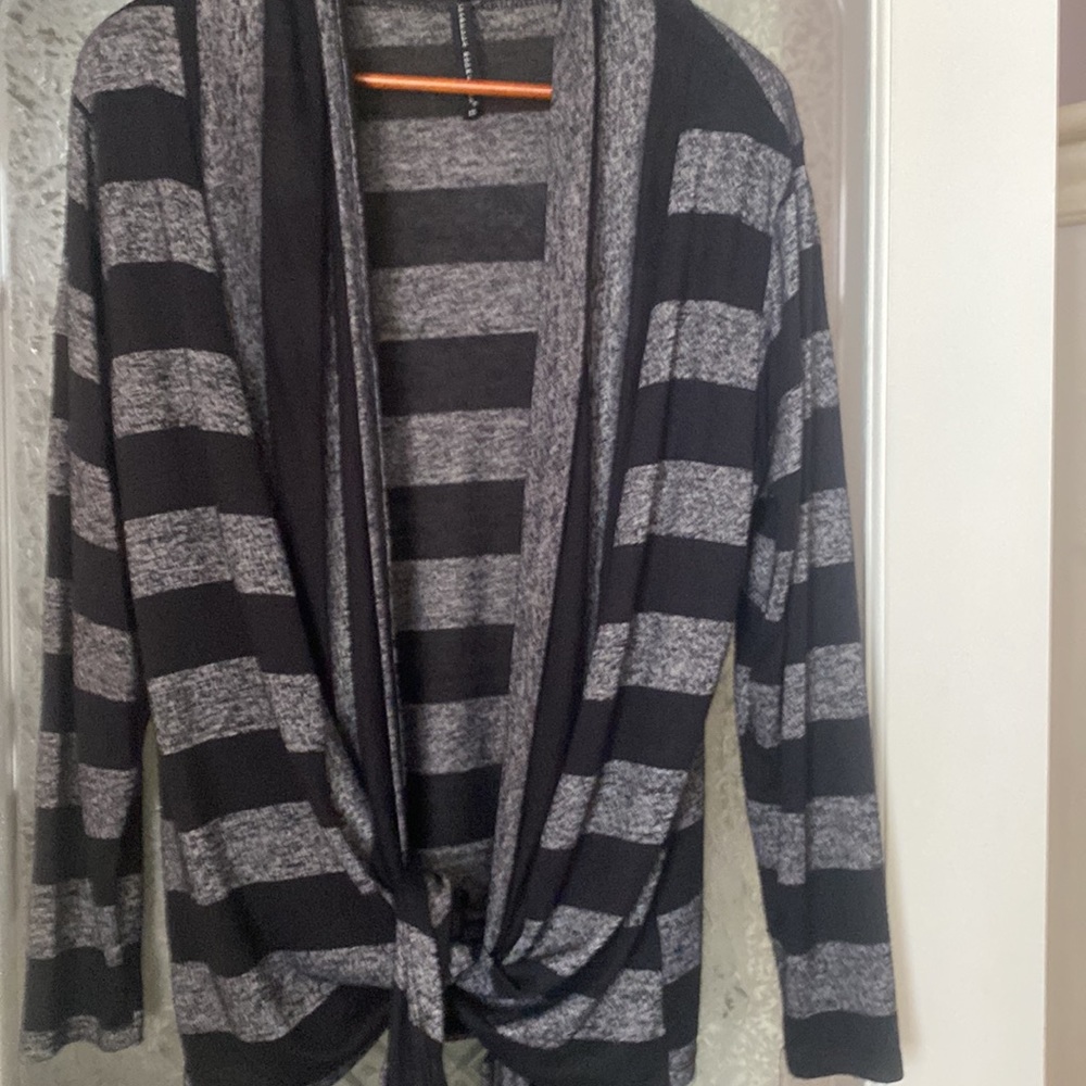 Women’s Tie Front Black/White Coverup-Long Sleeve-Size 1x-Good Condition